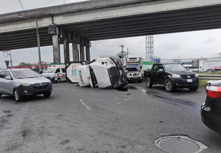 Escena del accidente en Los Cuatro Altos, Colón.