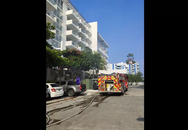 Unidades del BCBRP se presentaron al lugar para sofocar las llamas.