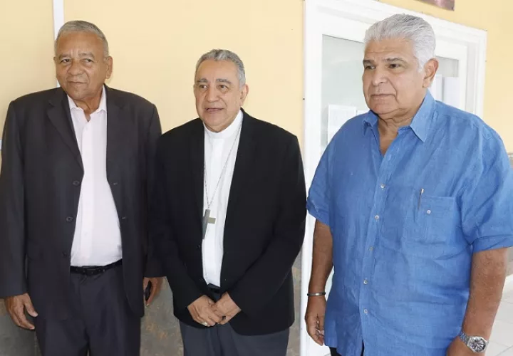 El candidato presidencial de la alianza de partidos Realizando Metas y Alianza, José Raúl Mulino se reunión con los más altos representantes de la Iglesia Católica en Panamá. Foto: Víctor Arosemena