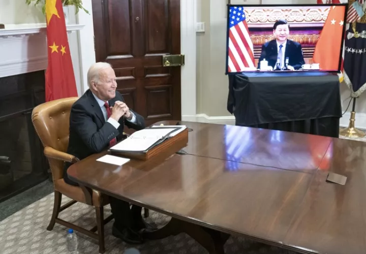 El presidente estadounidense, Joe Biden, habla durante una cumbre virtual con el presidente chino, Xi Jinping. EFE / Archivo