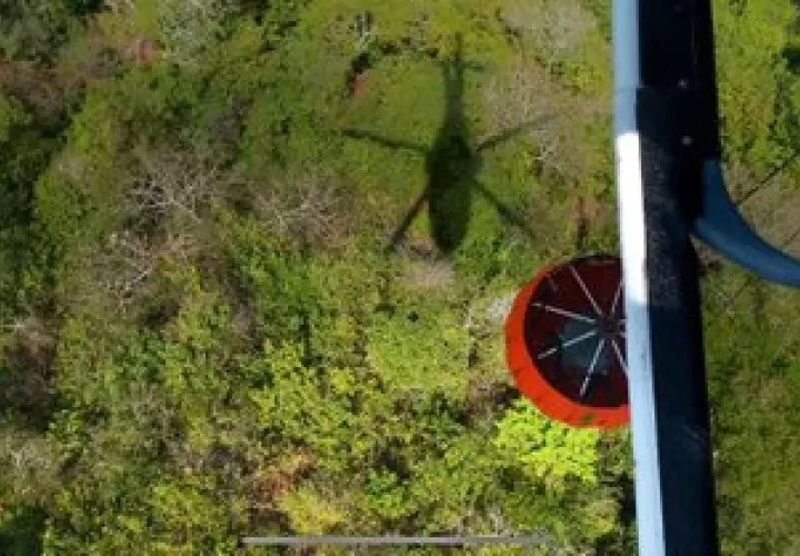 Incendio forestal en Cerro La Cruz, isla de Taboga.