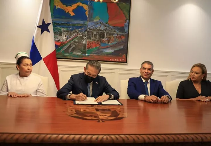 El presidente, Laurentino Cortizo, firmó el Decreto Ejecutivo que crea la Dirección Nacional de Enfermería.