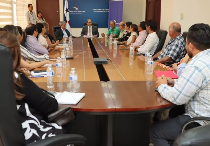 Este jueves se llevó realizó una reunión entre el Miviot y representantes de promotoras.