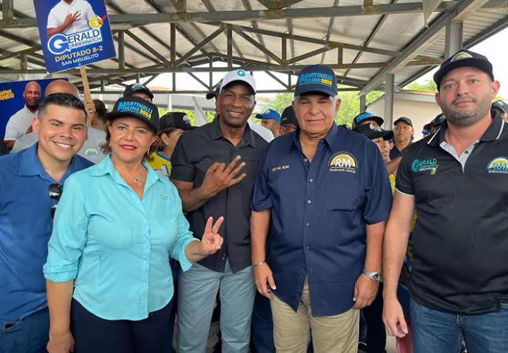 El candidato presidencial José Raúl Mulino visitó este jueves el sector de La Pulida 2, en El Crisol, en San Miguelito.