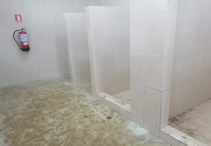 Falta de limpieza en los baños.