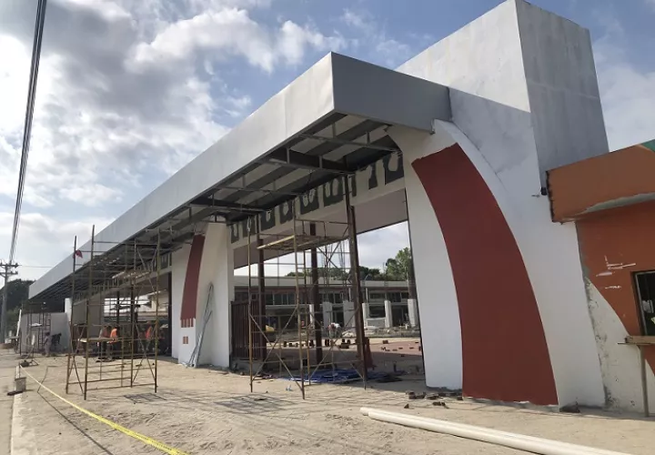 La fachada de la feria completamente renovada.