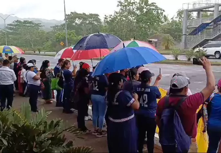 Protesta por comunidades educativas de la zona comarcal.