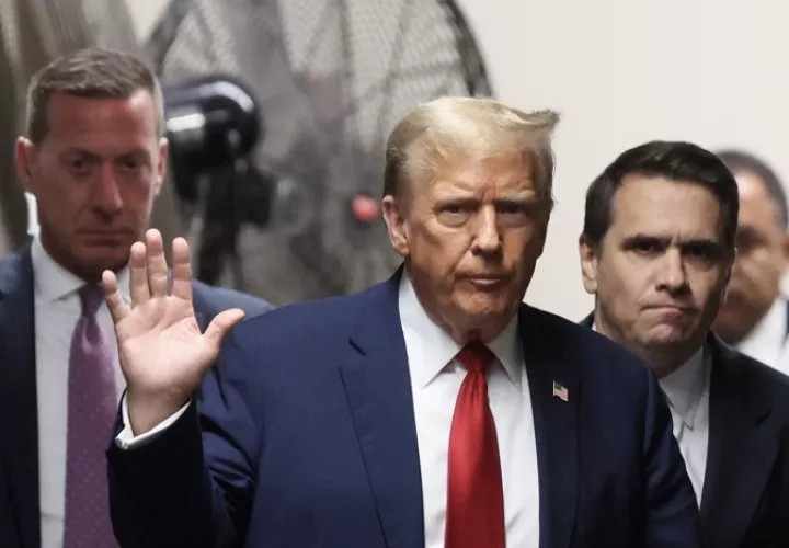 El expresidente estadounidense Donald Trump en su juicio por supuestamente encubrir pagos de dinero de silencio vinculados a relaciones extramatrimoniales. EFE