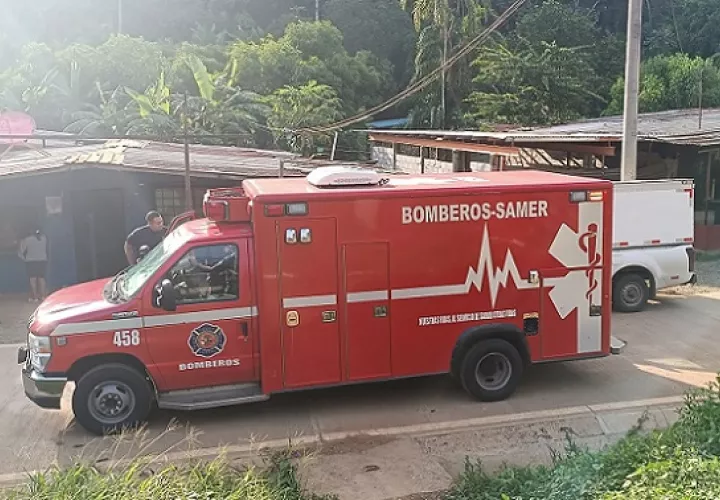 La casa de madera fue consumida en su totalidad por las llamas.