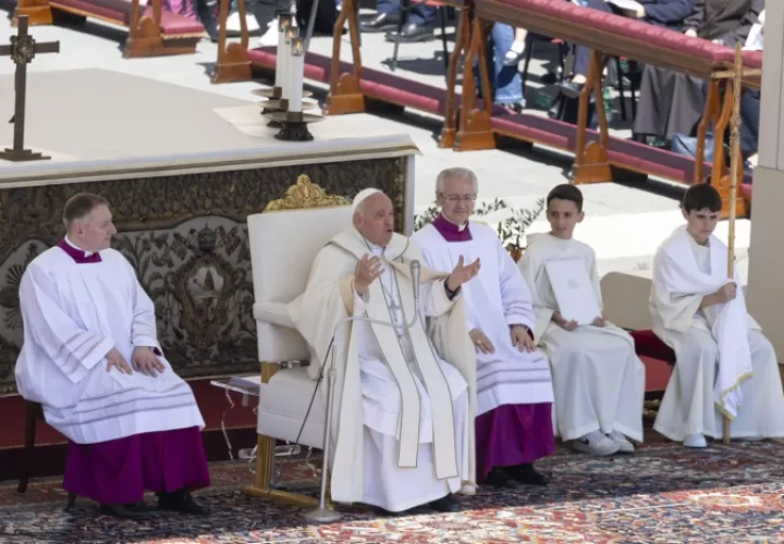 El papa Francisco celebró este domingo la misa de la primera Jornada Mundial de los Niños. EFE