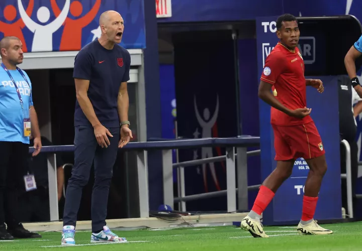 El entrenador principal de Estados Unidos Gregg Berhalter (i). EFE