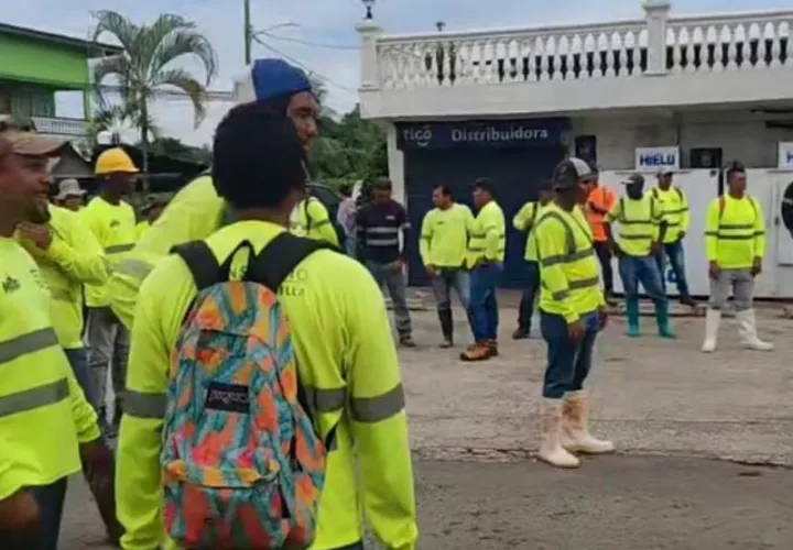 Cierre de vía por los obreros.