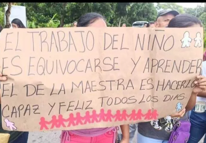 Padres de familia preocupados por la situación de sus acudidos.