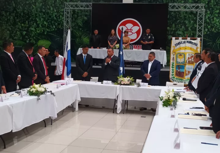 Toma de posesión de las nuevas autoridades municipales.