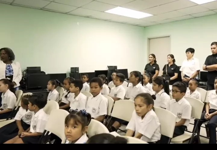 Escuelas Líderes por Panamá. Foto: Instagram @liderenmi_oficial