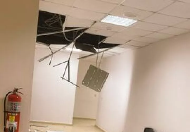 Los daños mayoritarios han sido en los cieloraso de hospitales.