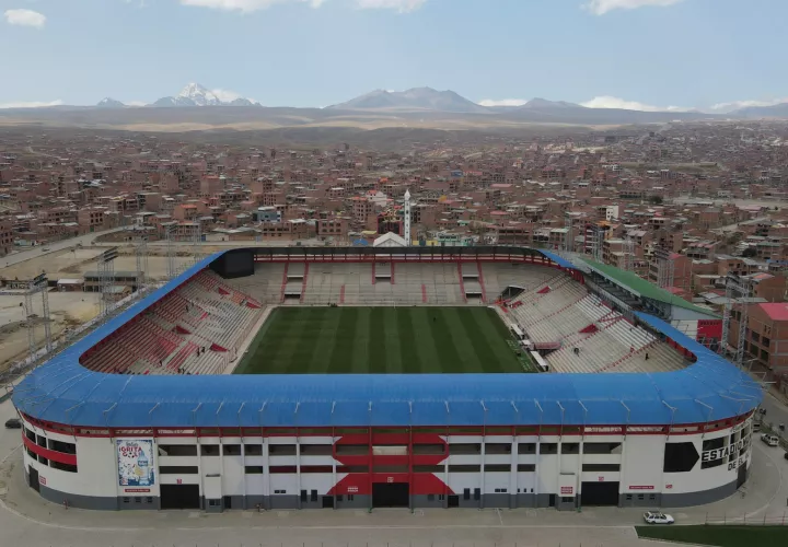 El estadio Municipal de El Alto, donde Bolivia jugará este jueves ante Venezuela. /Foto: EFE