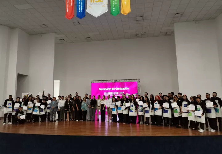 Acto de graduación en el ITSE. Foto: M. Camargo