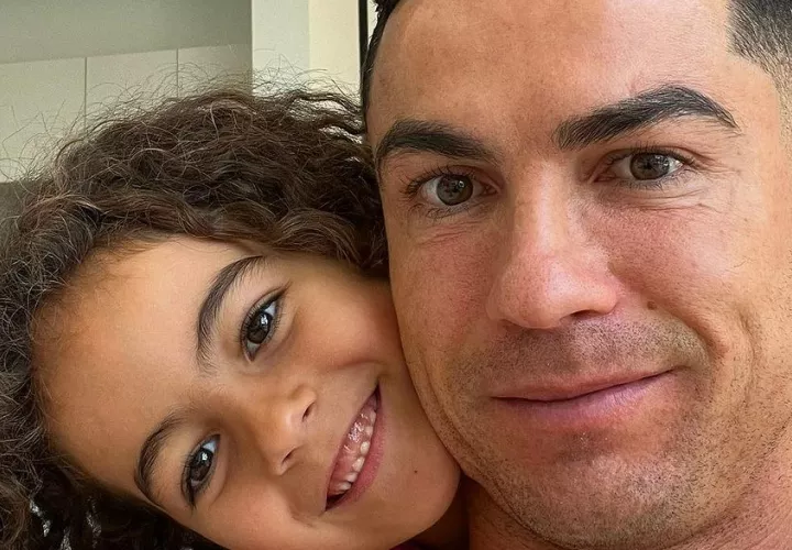 Alana y su padre Cristiano Ronaldo. Foto: Instagram