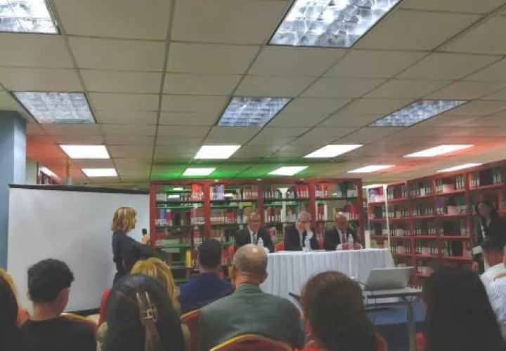 Abdel Fuentes lanza su primer libro. Foto: Cortesía