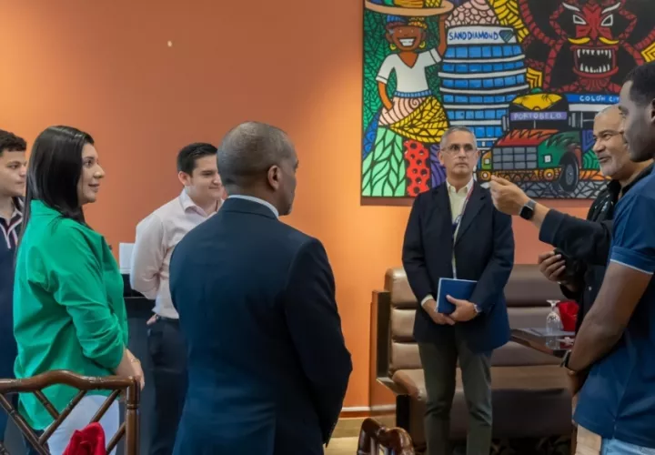 La ministra Jackeline Muñoz visita dirección regional de Colón . Foto: Cortesía