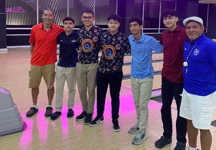 De izq. a der., Carlos Sing, entrenador de la selección, Diego Mirabal, Bryan Lee, Giancarlo Sing, Diego Bustos, Abel Frías y Ricardo Young (delegado). Foto: CNB