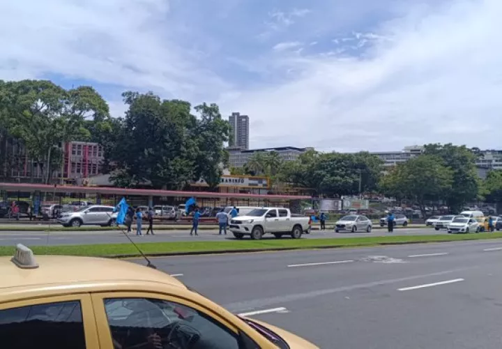 Cierre de la vía Transístmica por estudiantes universitarios.