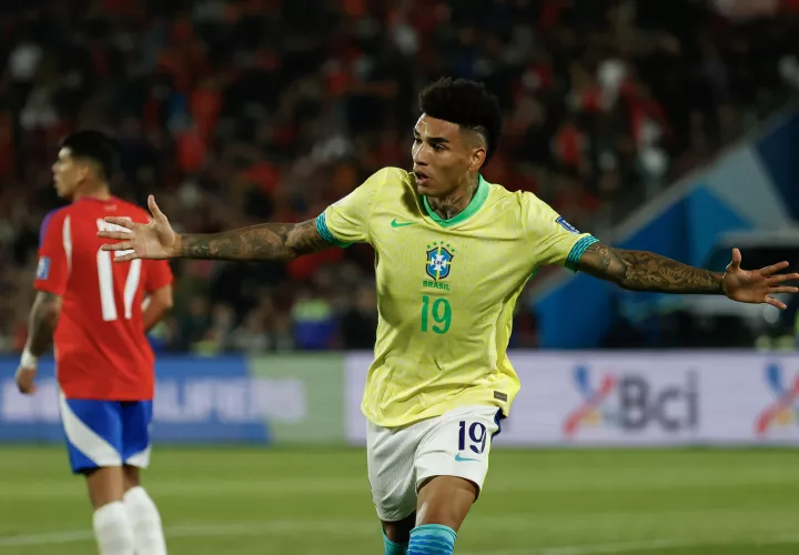 Igor Jesus Maciel da Cruz de Brasil celebra su gol en un partido de las eliminatorias sudamericanas para el Mundial de 2026./EFE