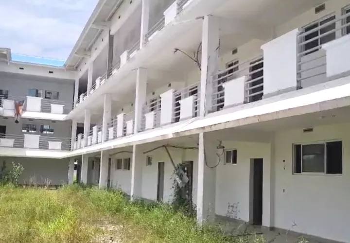 Nueva escuela en proceso de construcción.