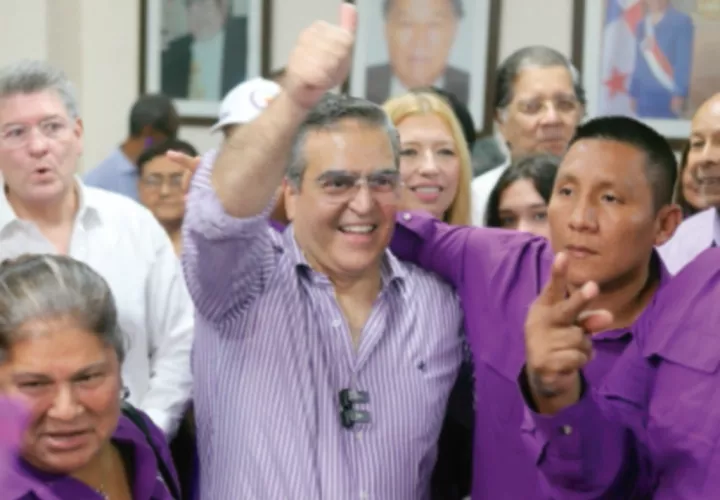 Carlos Raúl Piad (c).