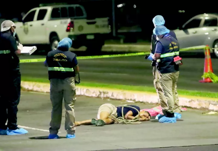 Los dos cadáveres fueron abandonados en puntos distintos del corregimiento de Parque Lefevre.
