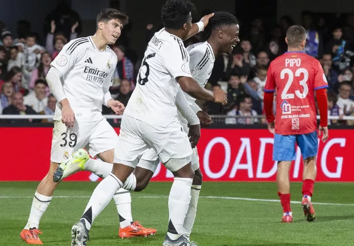 Jugadores del Real celebran un gol.