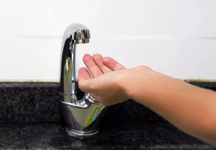 La junta comunal ha tenido que contratar carros cisternas para aliviar la situación.