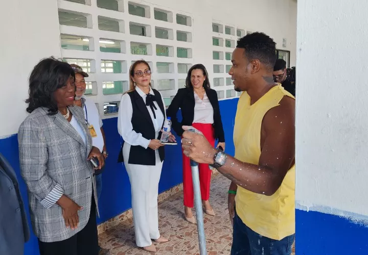 La titular de Educación descartó la posibilidad de que las laptops puedan ser comercializadas por los estudiantes.