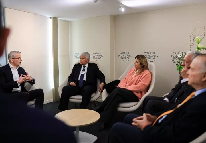 El presidente José Raúl Mulino y Vincent Clerc exploraron oportunidades para avanzar en operaciones portuarias sostenibles.