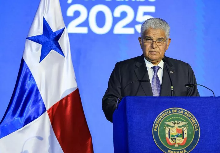 El presidente José Raúl Mulino participan en el foro económico internacional.