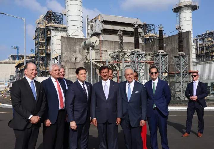 Marco Rubio con directivos a AES, en planta de Colón.