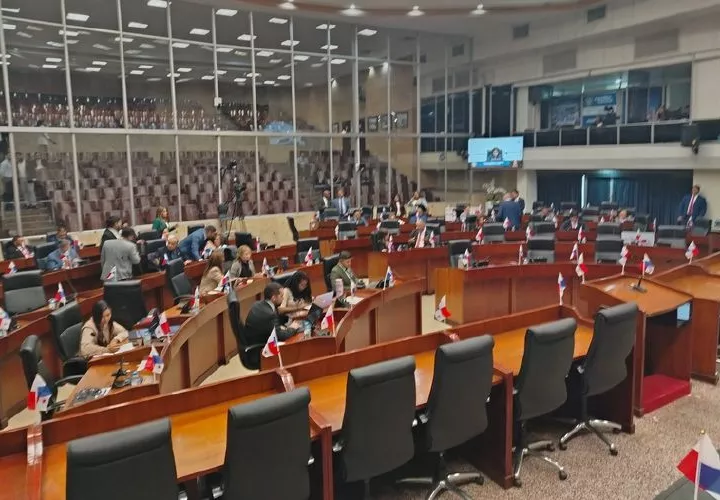 Entre los temas que deberán abordar, destacan el sistema de peajes y el tránsito expedito de buques de guerra de Estados Unidos.