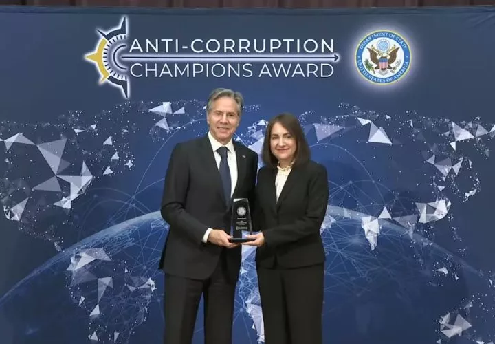 Annette Planells fue honrada con el Premio Internacional a los Campeones de la Lucha contra la Corrupción el 7 de diciembre de 2023.