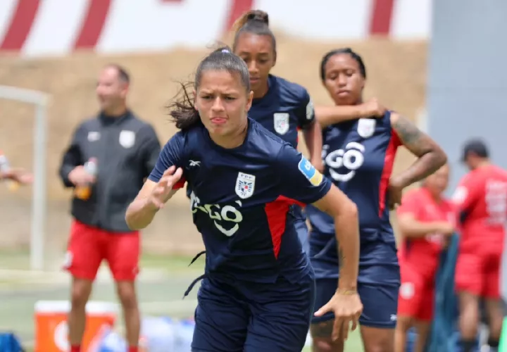 Entrenamiento de la Selección Mayor de Fútbol Femenina de Panamá realizado ayer.