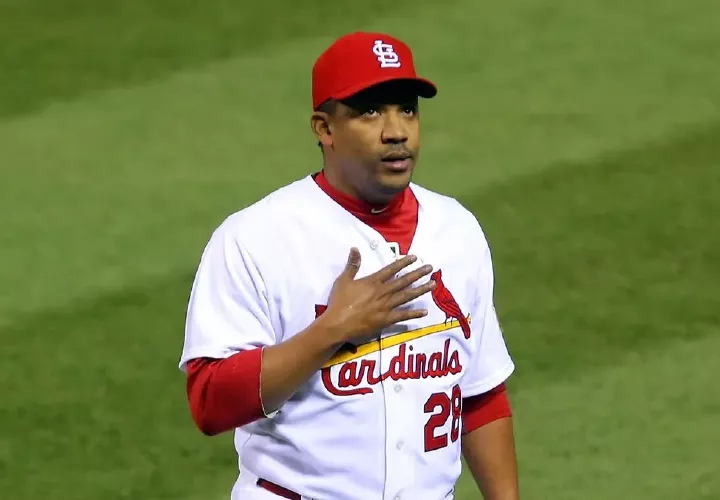 El pitcher Octavio Dotel logró ganar la Serie Mundial de 2011 con los Cardenales de San Luis.
