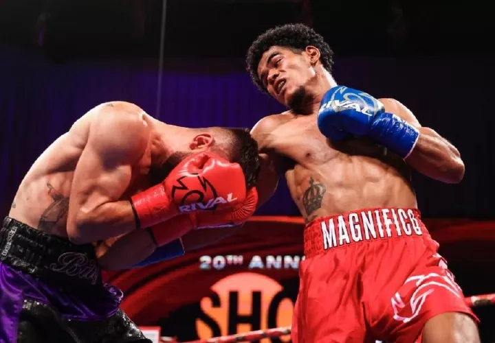 José ‘El Magnífico’ Núñez (der.) en uno de sus combates celebrados en el extranjero.