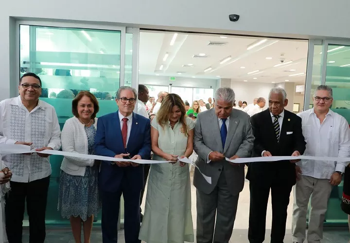 El presidente José Raúl Mulino durante la inauguración del nuevo hospital de Colón.
