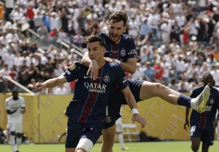 Fabián Ruiz celebra uno de sus goles.