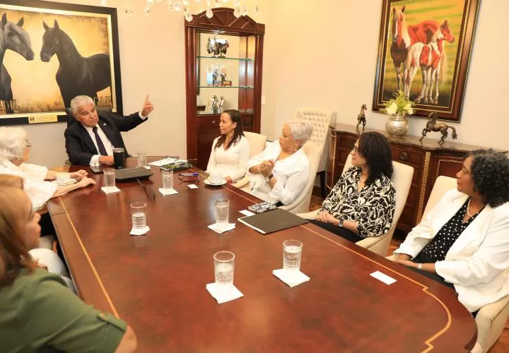 Reunión con activistas.