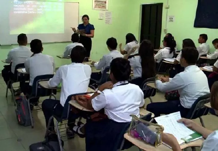 El paro docente de 80 días "se suma a la pérdida de más de 500 días de clases desde la pandemia" de la covid-19.