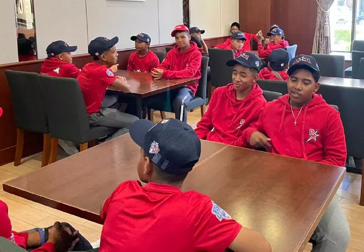 El equipo a su llegada a Taiwan.