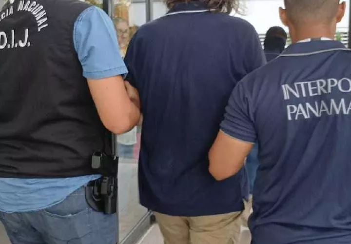 El extranjero mantenía una alerta roja.