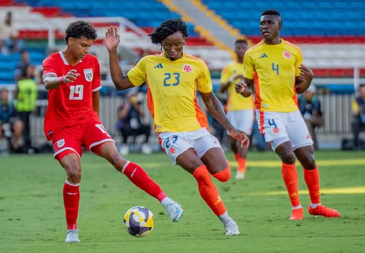Óscar Peñalba (i) durante el primer partido de fogueo del pasado domingo.