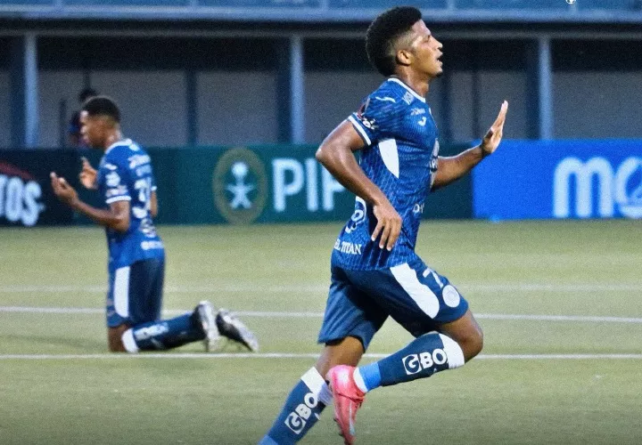 Jorge Serrano (der.) en el juego.